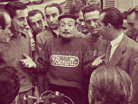 (Gino Bartali) Ma chi sei tu? - Il vincitore del Giro d'Italia! - (Fausto Coppi) Allora noi possiamo andare a casa... - Ma no ragazzi miei, perchè volete scoraggiarvi, nella vita c'è posto per  tutti; potete anche arrivare secondi!