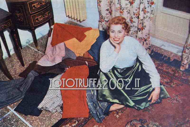 1954 04 10 Settimana Incom Sofia Loren f3