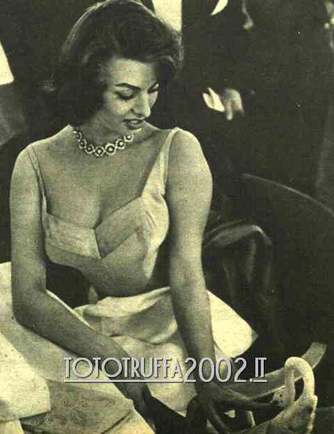 1956 04 05 Tempo Sophia Loren f02