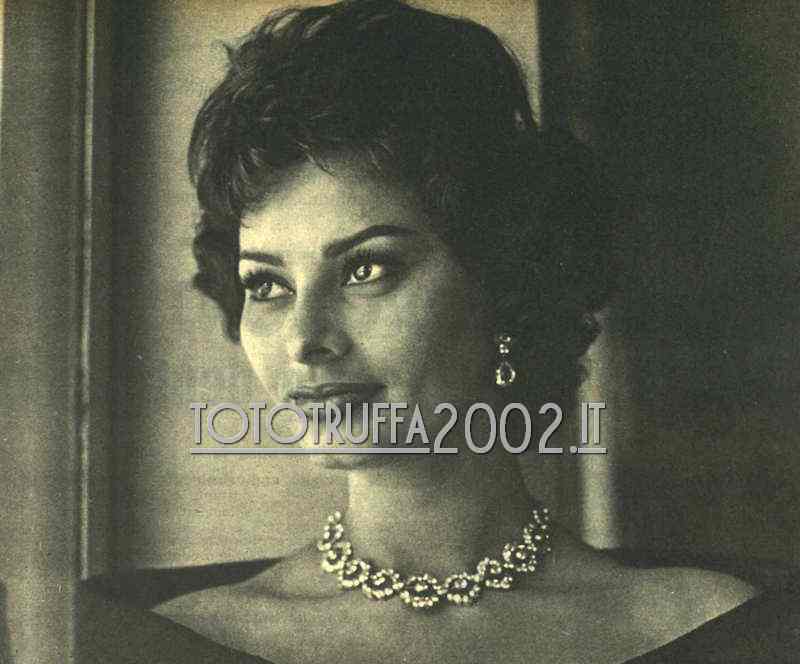1958 04 15 Tempo Sofia Loren f3