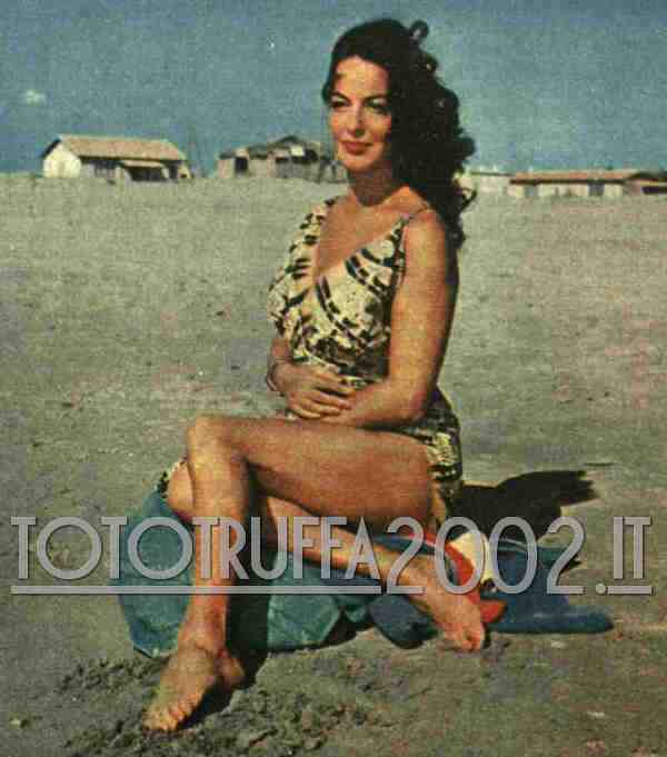 1956 10 25 Tempo Yvonne Sanson f4