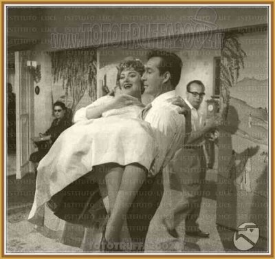 17 settembre 1958. Sul set del film 'Totò a Parigi' - Foto Archivio Istituto Luce